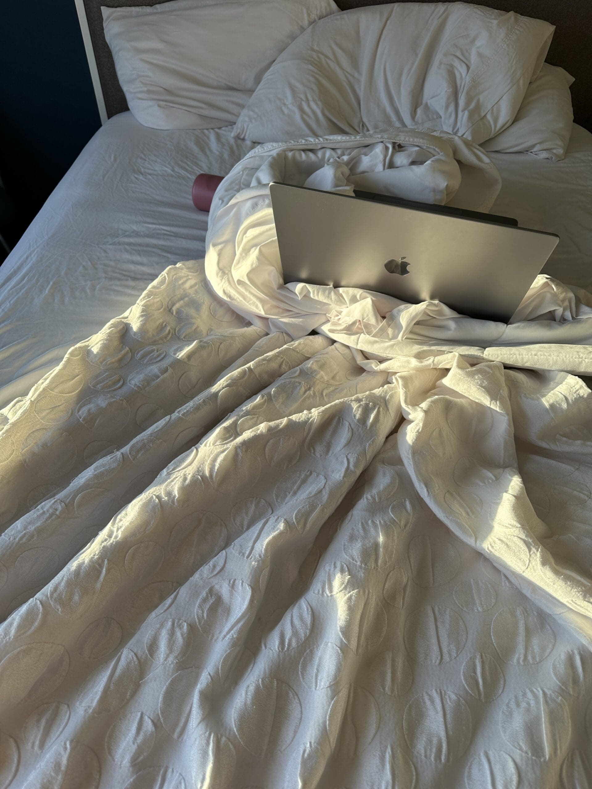 picture of a laptop in bed. tips for implementing click actions with Flodesk to segment their list.